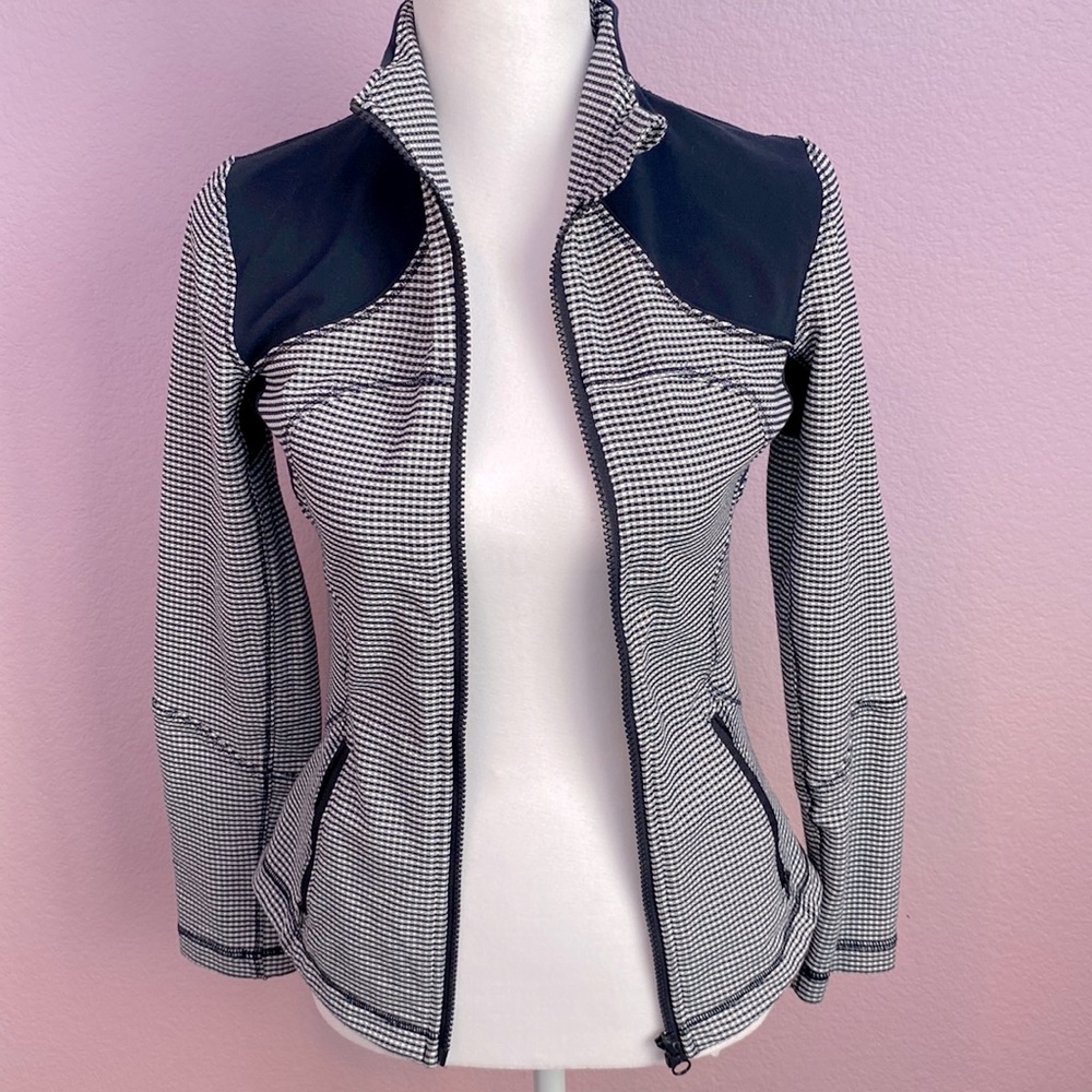 LULU LEMON Blue and White Checkered Jacket ~ Size 2
